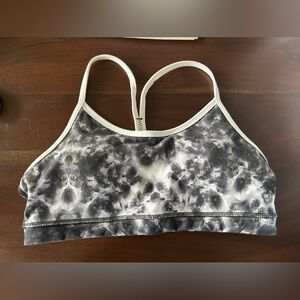 LULULEMON SIZE 6 sports bra with removable padding inserts